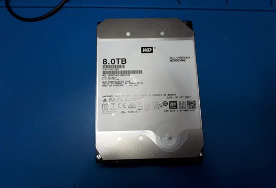  wd80emaz  사타커넥터 파손으로 수리 하였습니다