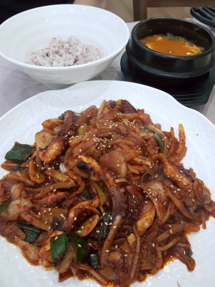  청주 비하동팔팔문어전복탕 점심특선문어볶음 가성비좋아요