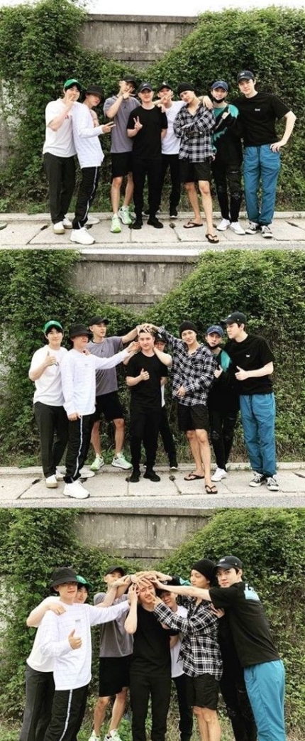  디오 입대에 모인 엑소…레이까지 오랜만 완전체