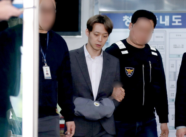  박유천 징역 10월에 집유 2년…法 "엄벌 필요"