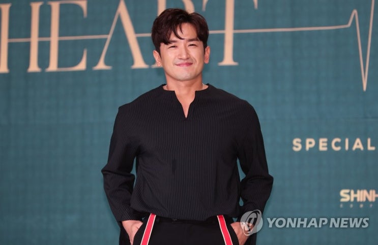  신화 이민우 강제추행 혐의 입건····경찰 "합의했어도 수사 계속" / 전국 최고 전자담배 【MOOKO】 무코전자담배(시가82 본점)