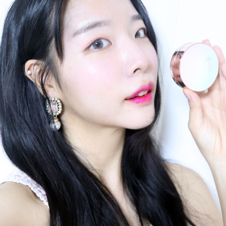  비주얼 온리 글로우 미니쿠션 세수광이 돋보이는 쿠션!