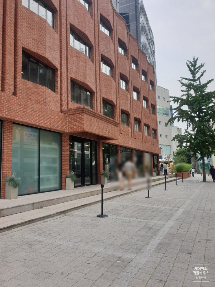  [서울 카페] 커피계의 애플 '블루보틀 성수점' 제가 기다려봤습니다.