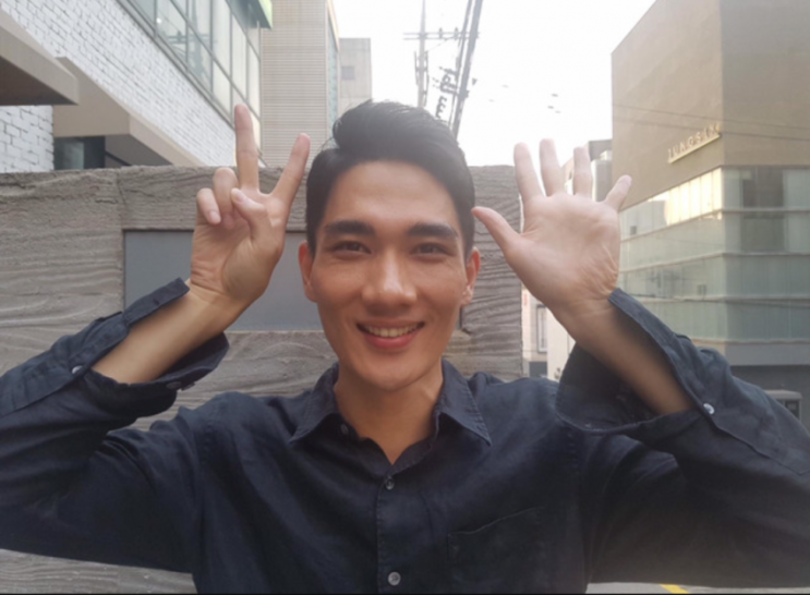 엄태구 배우님 좋아서 정신 못차리는 근황 엄태구 배우님 좋아서 정신 못차리는 근황