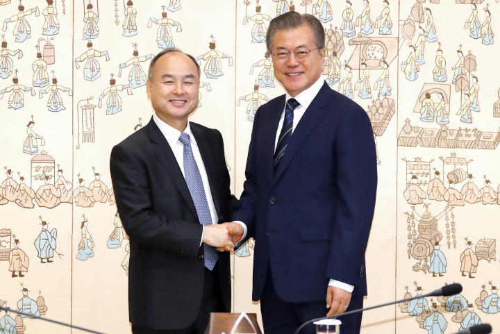  DJ에 인터넷 강국 제안했던 손정의 회장 문재인 대통령에겐..