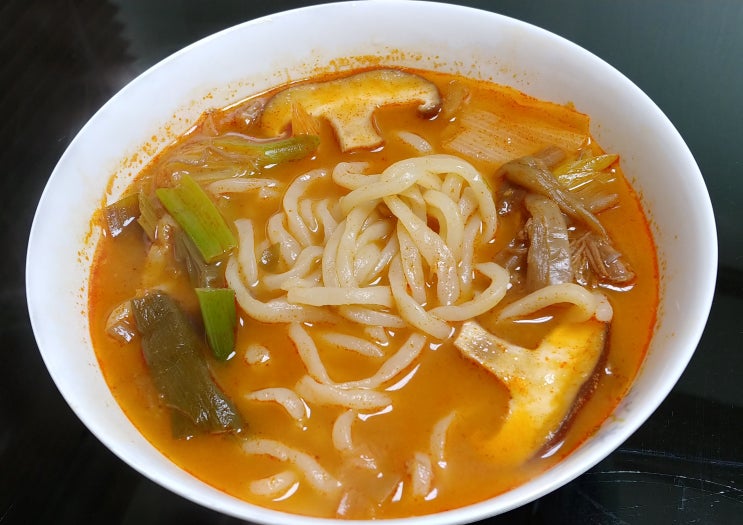  육개장칼국수 초간단 만들기 (with 비비고 육개장)