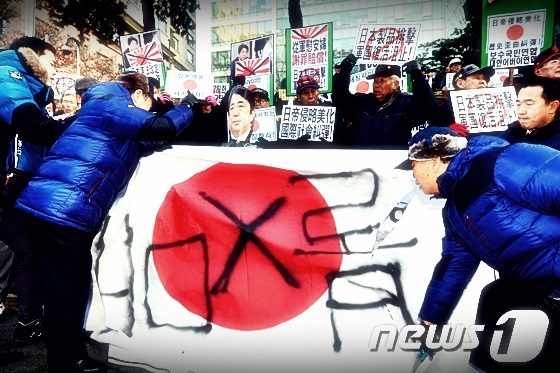 "국민청원→일제 불매,日국적 연예인 퇴출을→ 네티즌 '부글'