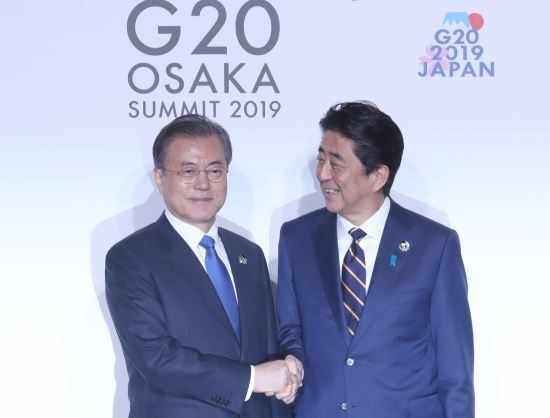  아베의 수출 규제의 배경과 영향에 대한 의견