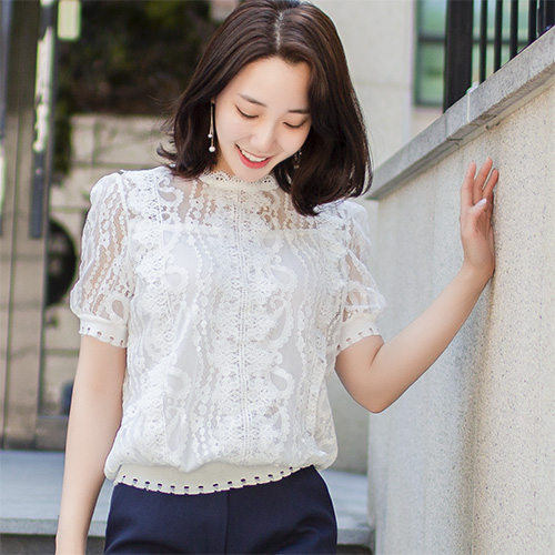  라운드 레이스 시스루 반팔 블라우스