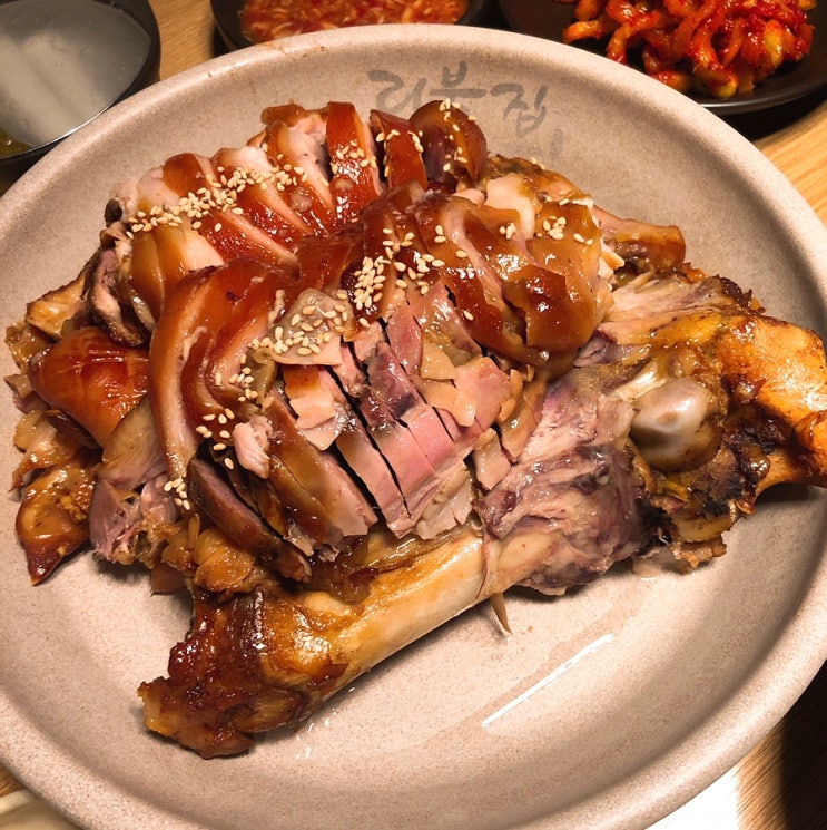  신사역/가로수길 족발맛집 리북집, 여전한 핫플 연립빵공장