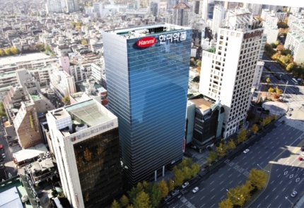  한미약품은 “사노피와 스펙트럼, 제넨텍, 테바 등 한미약품에는 여전히 다양한 파트너사들과