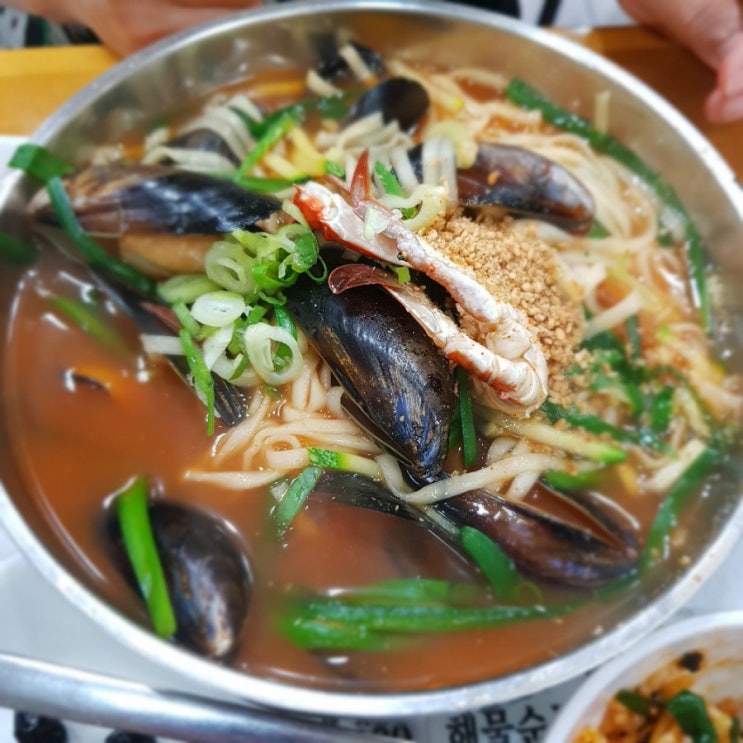  돌솥비빔밥, 얼큰 해물칼국수가 맛있는 서문시장 맛집 '명가 맛있는 밥 집'