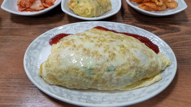 오늘의 점심 <분식 짱이네> 에서 소박한 오므라이스 오늘의 점심 <분식 짱이네> 에서 소박한 오므라이스