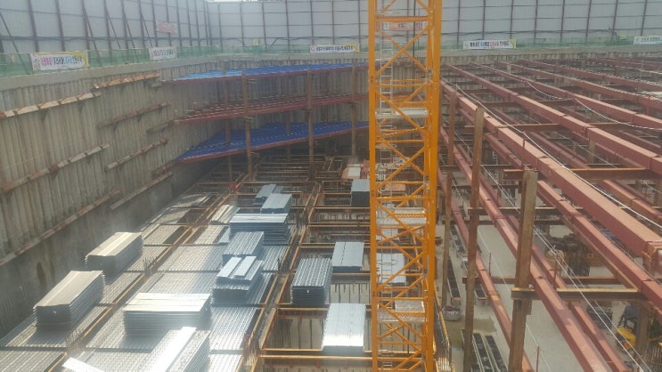와우!!! 발 달린 k보 거푸집(Wheeled girder formwork)시공사진-전주오피스텔 현장 와우!!! 발 달린 k보 거푸집(Wheeled girder formwork)시공사진-전주오피스텔 현장