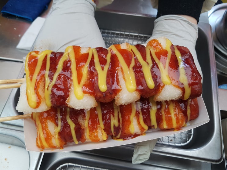  서문시장 길거리간식,                                                 소떡소떡 & 쌀핫도그 맛집입니다.