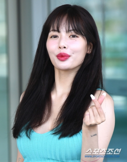  현아 네이버실검1위 위력^^               너무 예쁜 현아입술