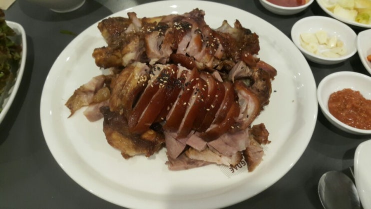  신정동(목동역) 족발집 홍대칼국수와족발 (목동점)