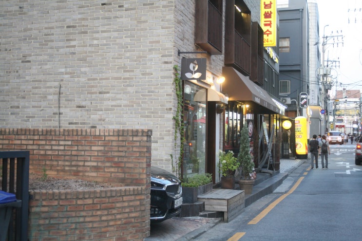  압구정로데오 술집, 튀김 족발 맛집 겸상