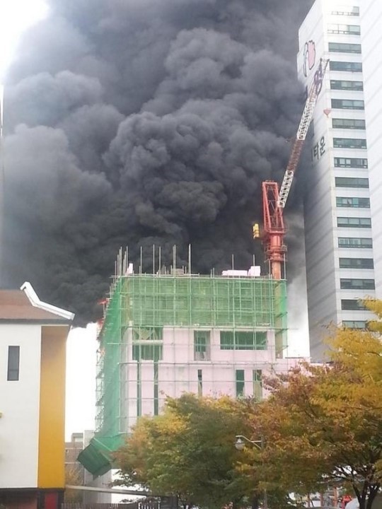서울 목동 상가 화재 발생 200여명 대피 인명피해없어.