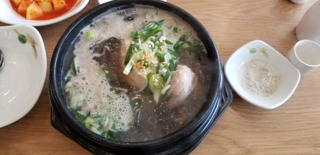 더운 날에는 이열치열~ 주왕산 능이버섯 삼계탕 더운 날에는 이열치열~ 주왕산 능이버섯 삼계탕