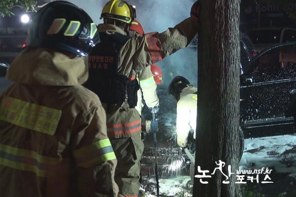 논산 취암 주공2단지 아파트 주차장서 <b>승합차 화재</b>발생