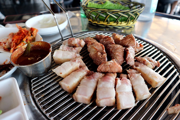 제주 맛집, 수요미식회 출연한 흑돼지 맛집 " 돈사돈 "