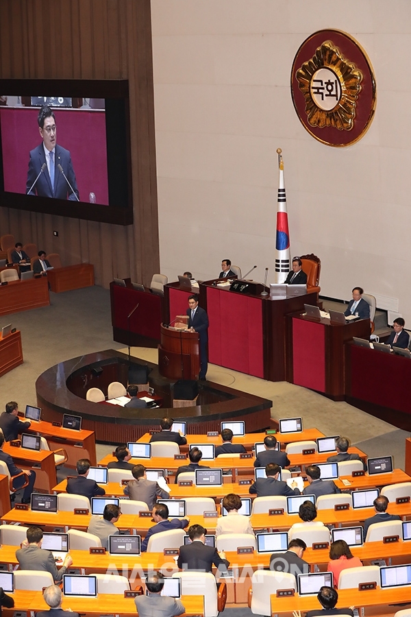 [포토오늘] 오신환 바른미래당 원내대표 첫 교섭단체 대표연설