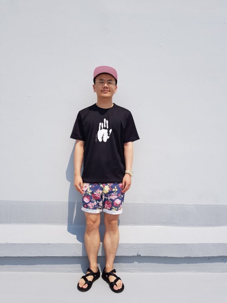  데일리룩 #139 여름데일리룩 남자여름코디 안중근반팔티 플라워반바지 여름샌들