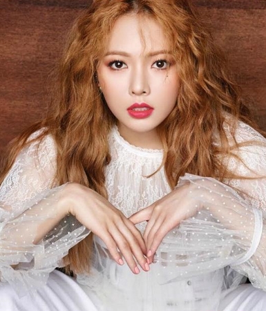  현아 입술 오버립?입술필러?