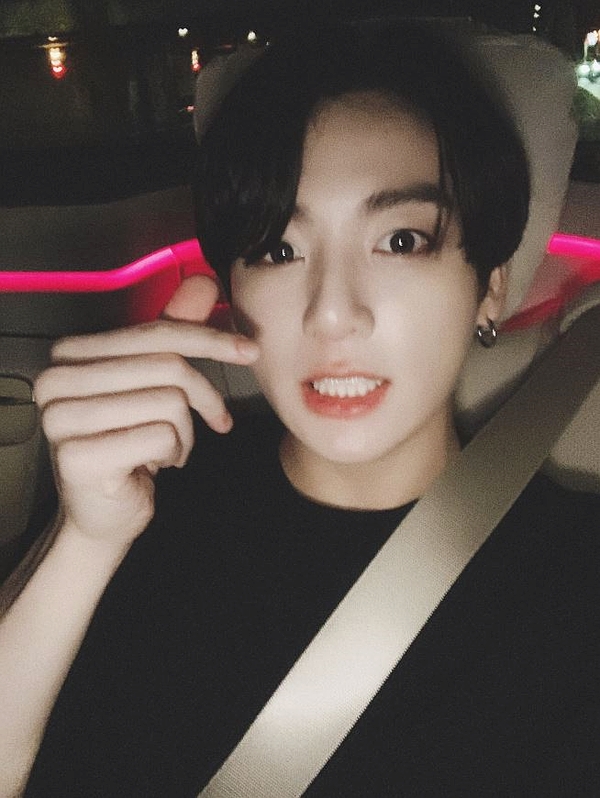  방탄소년단 정국(JUNGKOOK)" 러시아매체 '유럽에서 가장 인기있는  멤버1위' ... 그 이유 "카리스마, 섹시"