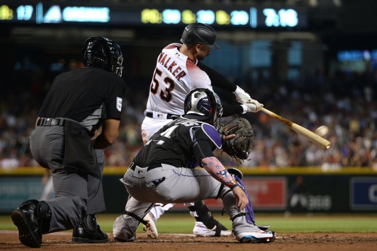  크리스티안 워커 Christian Walker의 도움으로 전반기를  시즌 10승으로 마무리한 잭 그레인키 Zack Greinke