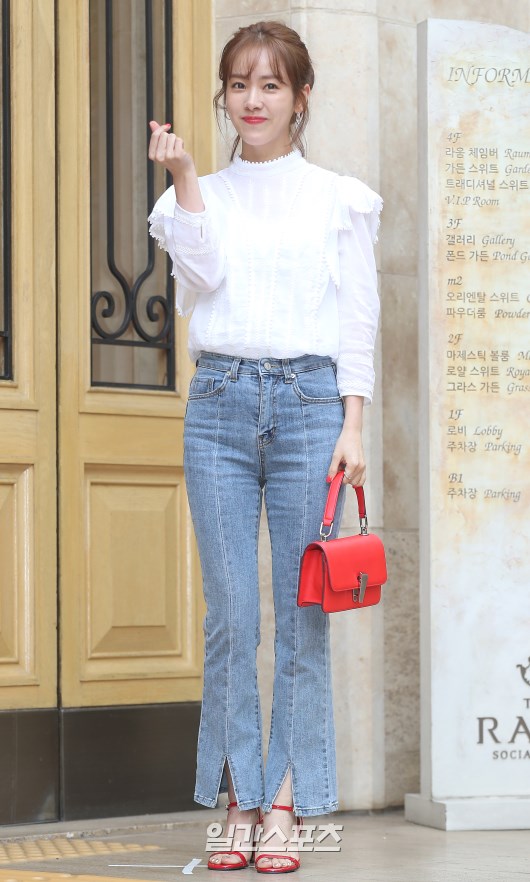  한지민 종방연 청바지 너무 예뻐서 직접 찾아보다 (서울스토어 친구할인코드 ehofkd)