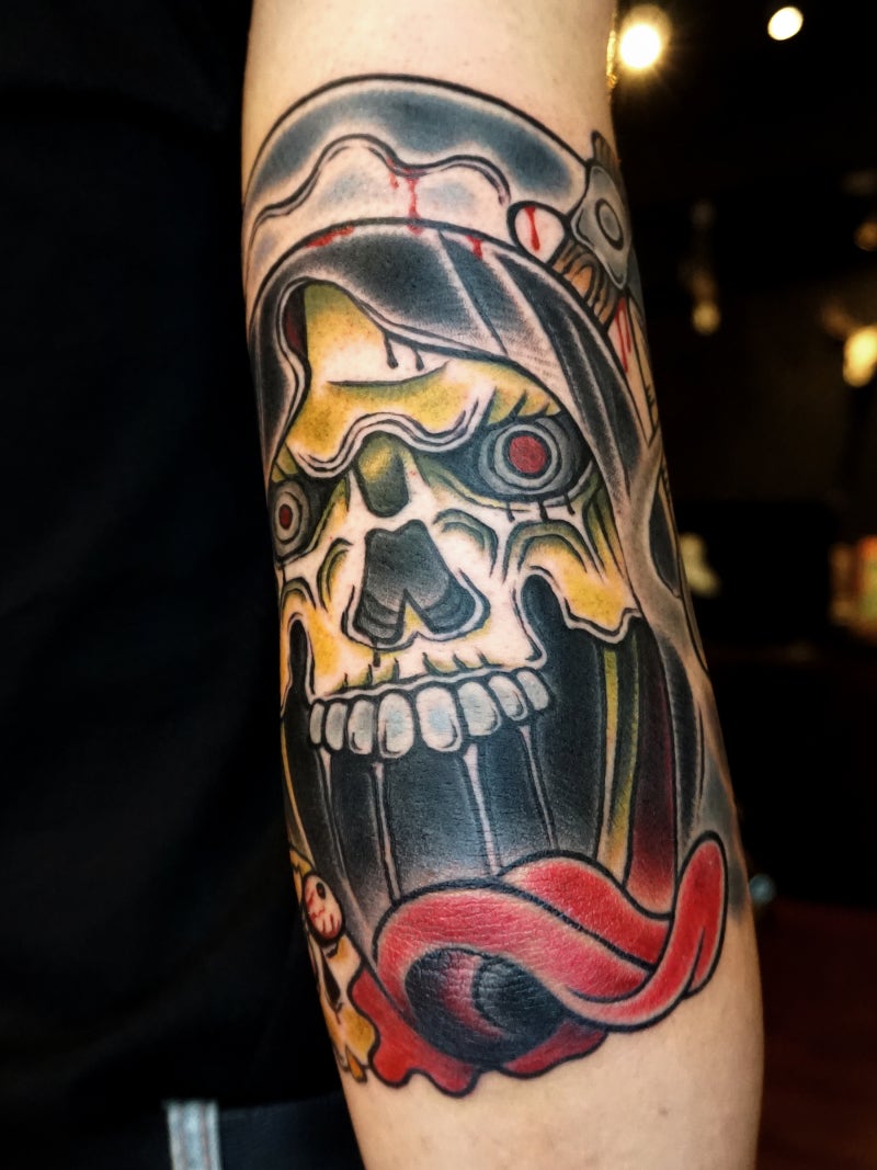 팔꿈치에 작업한 죽음의 사신(grim reaper) 뉴스쿨 타투 : 네이버 블로그, image size:800x1067