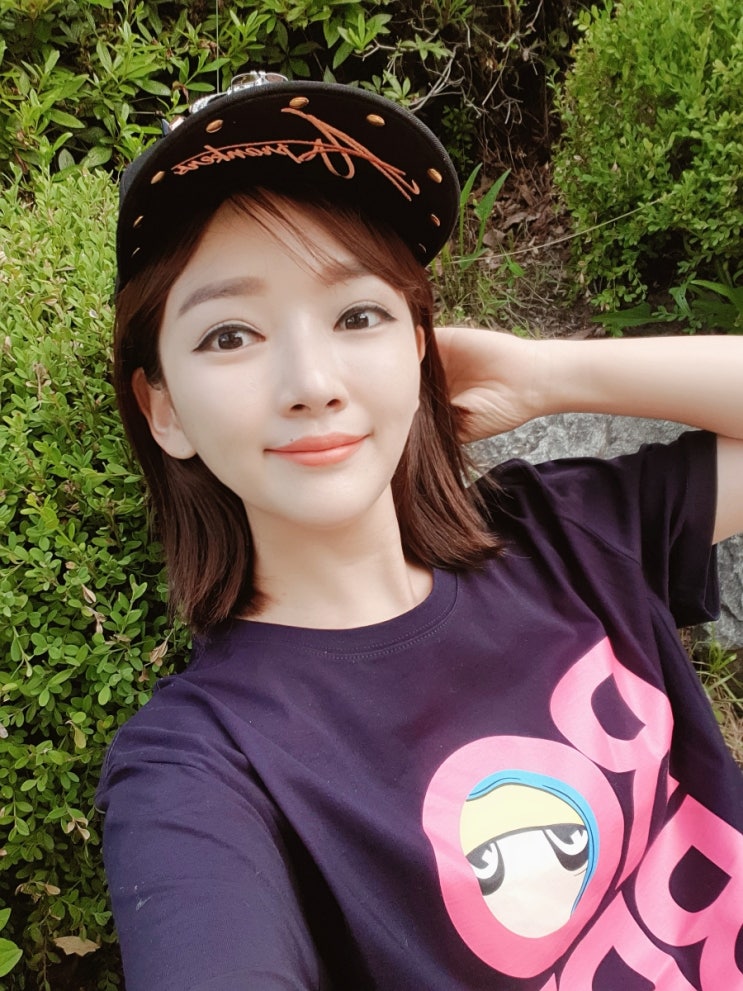  보이스3 윤송아 그림 비하인드 스토리, 조선일보 칼럼 윤송아, 배우 윤송아의 조선펍, 제3회 신필름영화제 개막식사회 김민교, 윤송아