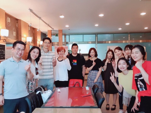  글쓰기는 축복이네요. :)