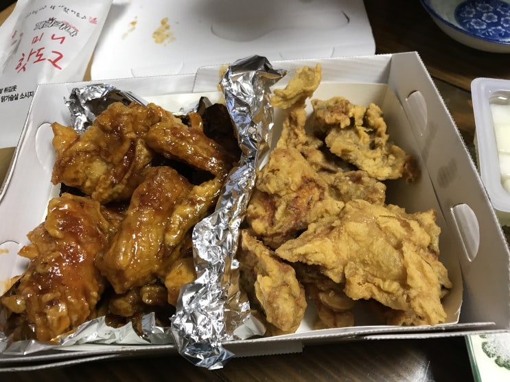  페리카나치킨 양념, 후라이드 반반치킨 미니핫도그~