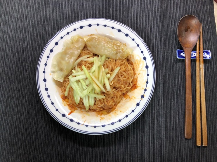  어느날들의 일상 모음/ 산책 후 치맥/ 고성막국수/ 집에서 사시미와 맥주/ 맛있는 국물닭발/ 송주불냉면/ 1인 짜파구리/ 성산왕갈비/ 목동 조연탄/ 용산 마시찜