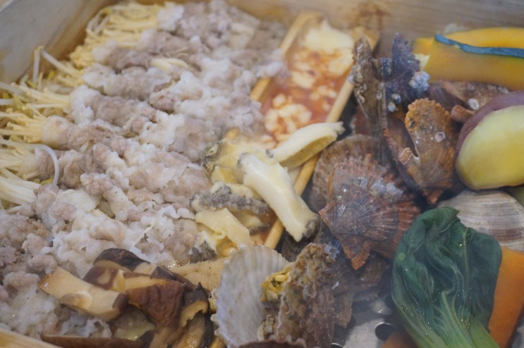 창원 중앙동 맛집 덮밥&고기한판 편백나무찜 추천