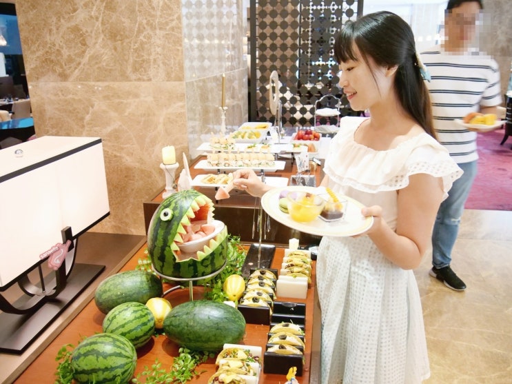  롯데호텔 월드, 이상한 나라의 애플수박 디저트 뷔페 2년째 정복!