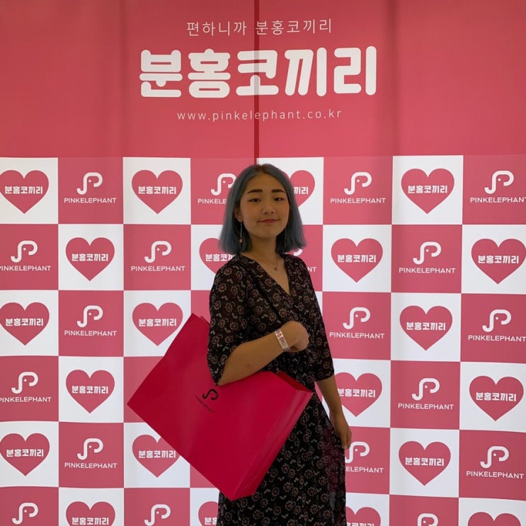  분홍코끼리 셀럽위크 카페 클라 에서 진행했어욧!