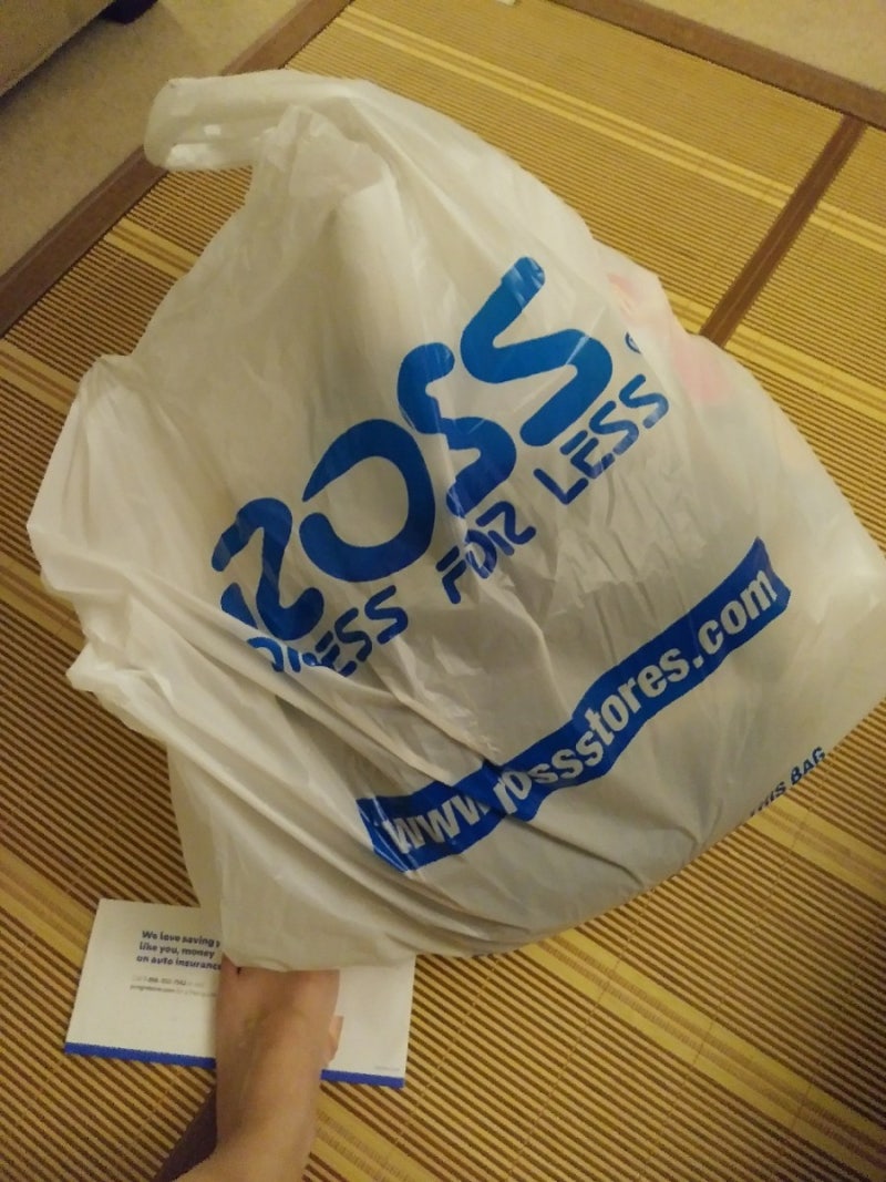 한껏 따뜻해진 토요일💗 옷 착장정보 많이들 물어보셔서 😊✌🏻 검정색 패딩코트ㅡ데일리스트 @wellmade_official  핑크색후드티ㅡ준지 @juun.j_official 패딩스커트ㅡ시슬리 @sisleyfashion_kr 잠옷ㅡ자주  @jaju_shinsegae 잠옷위 후드집업ㅡMLB @mlb.korea 캐시미어코트 ..., image size:800x1067