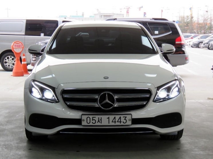  [벤츠] E-클래스(W213) E220D 아방가르드 중고차 전액할부 감동적