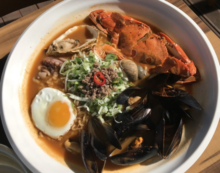  생생정보 산나물등갈비찜 <행복한마당> 강원도 솥뚜껑두부전골 불고기 <춘설> 해물라면 물회 <바닷가라면>