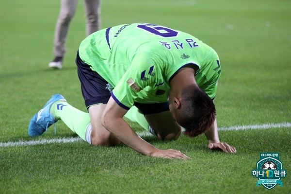 '고별전' 김신욱, 전북 홈팬들 위해 '선제골-리그 1위' 선물 '고별전' 김신욱, 전북 홈팬들 위해 '선제골-리그 1위' 선물