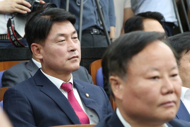 황영철 “자유한국당, 친박 중심 전횡”