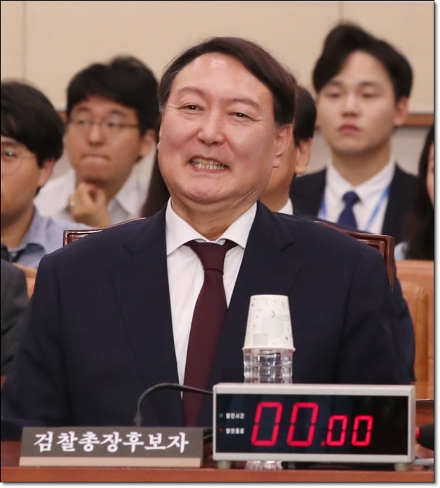  검사 출신 김진태 송곳 검증 기대했는데…“윤석열 ‘양정철 고발’ 왜 미리 몰랐냐” 질타