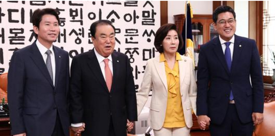  여야 "日, 수출규제 철회촉구 결의안 처리…방일단 파견" 