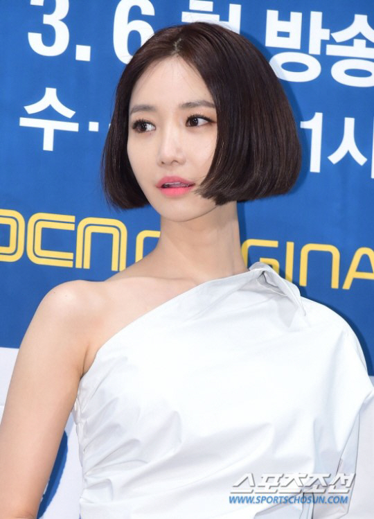 연예가소식)고준희 "있지도 않은 사실들과 추측 글 때문에 견디기 힘들어