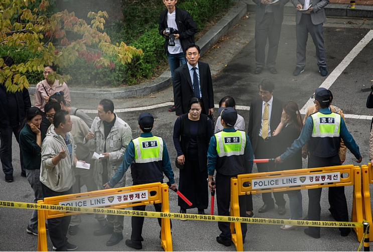  영화 목격자 이시대아파트에 사는 우리들 현실의 모습을 비추는 거울같은 영화 씁쓸한 결말로 보는 후기(스포주의)