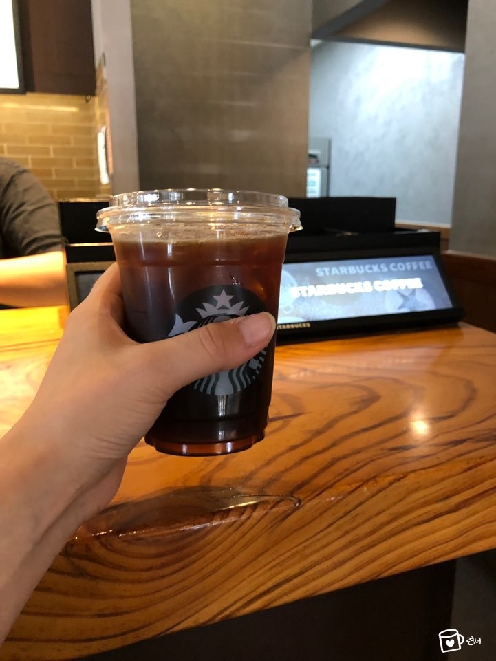  인싸들만 아는 찾았닥에 병원리뷰 올리면 시원한 커피가 무료 !